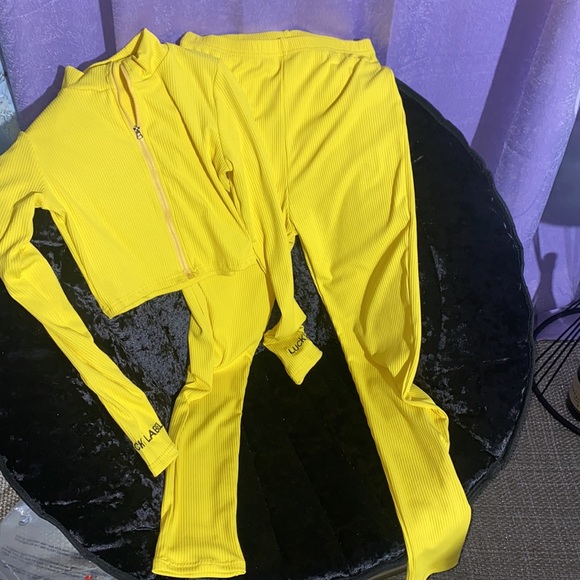 Trendy Yellow 2pc Lucky Label Set - Picture 5 of 6